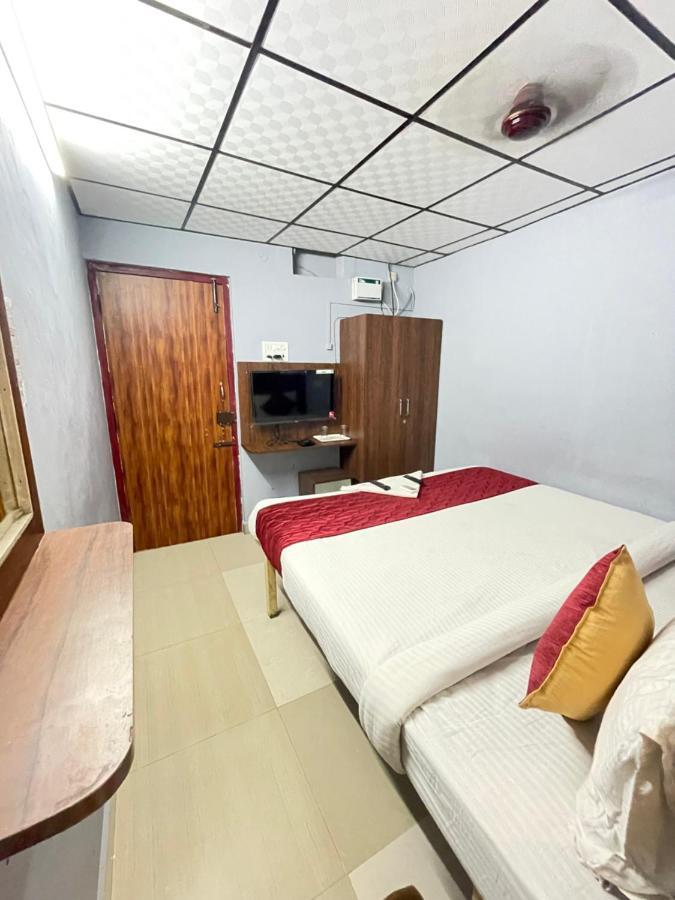 Skyry Hotel Iyyapanthangal Chennai Bagian luar foto